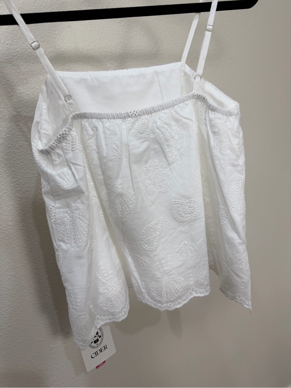 Cider White Eyelet Embroidered Spaghetti-Strap Camisole - Picture 4 of 5